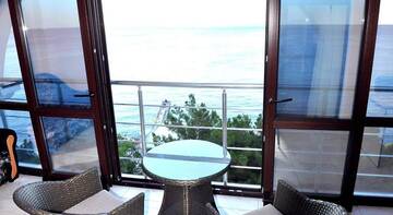 Фотографии Гостиница Livadiya Sea View Apartments г. Ялта Крым (Россия) №1 Фото Гостиница Livadiya Sea View Apartments г. Ялта 1