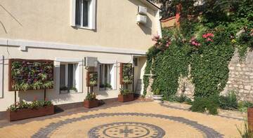 Фотографии Гостевой дом Floral Courtyard г. Ялта Крым (Россия) №1 Фото Гостевой дом Floral Courtyard г. Ялта 1