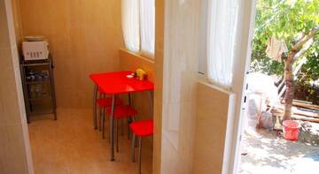Фото номера Апартаменты - Первый этаж Апартаменты Apartment On Makarenko г. Ялта 3