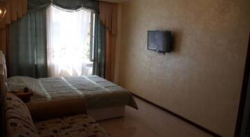 Фото номера Апартаменты - Первый этаж Апартаменты Apartment On Makarenko г. Ялта 4