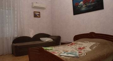 Фото номера Трехместный номер с собственной ванной комнатой Гостевой дом Каскад г. Ялта 2