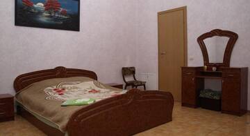 Фото номера Трехместный номер с собственной ванной комнатой Гостевой дом Каскад г. Ялта 3