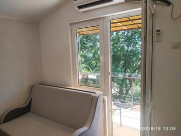 Фото номера Трехместный номер с балконом Апартаменты Guesthouse Dmitrieva г. Ялта 15