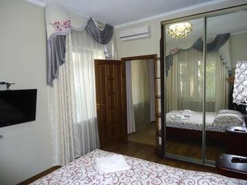 Фото номера Апартаменты с 3 спальнями Апартаменты Guesthouse Dmitrieva г. Ялта 2