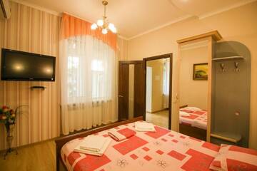 Фото номера Апартаменты с 2 спальнями Апартаменты Guesthouse Dmitrieva г. Ялта 2