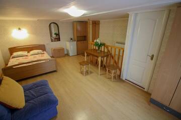 Фото номера Апартаменты с душем Апартаменты Guesthouse Dmitrieva г. Ялта 5