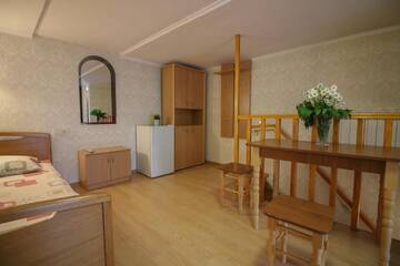 Фото номера Апартаменты с душем Апартаменты Guesthouse Dmitrieva г. Ялта 6