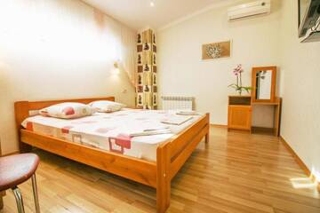 Фото номера Улучшенные апартаменты Апартаменты Guesthouse Dmitrieva г. Ялта 2