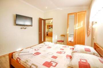 Фото номера Улучшенные апартаменты Апартаменты Guesthouse Dmitrieva г. Ялта 3