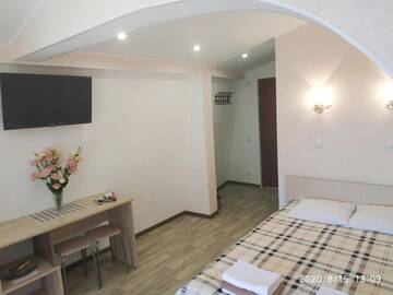 Фото номера Трехместный номер с балконом Апартаменты Guesthouse Dmitrieva г. Ялта 8