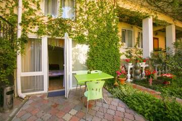 Фото номера Стандартные апартаменты Апартаменты Guesthouse Dmitrieva г. Ялта 2