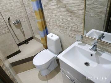 Фото номера Стандартный трехместный номер-студио Апартаменты Guesthouse Dmitrieva г. Ялта 5