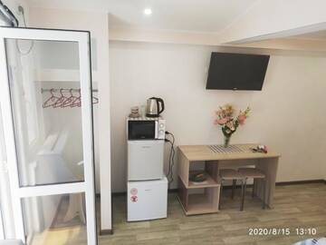 Фото номера Трехместный номер с балконом Апартаменты Guesthouse Dmitrieva г. Ялта 10
