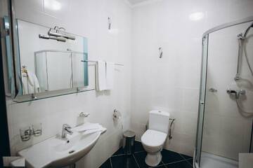 Фото номера Представительский трехместный номер Гостиница Мотель № 5 г. Ялта 3