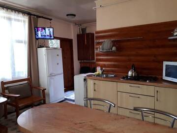 Фото номера Дом с 2 спальнями Гостевой дом Коттедж в Ялте г. Ялта 38
