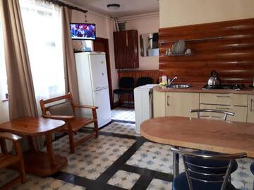 Фото номера Дом с 2 спальнями Гостевой дом Коттедж в Ялте г. Ялта 41