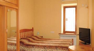 Фото номера Апартаменты с балконом Апартаменты Apartment in Matrosskiy г. Ялта 10