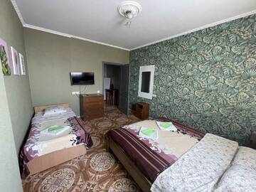 Фото номера 3-местная комната стандарт Гостевой дом Горный Воздух г. Ялта 5