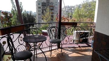Фото номера Номер-студия с террасой Гостиница Guest House Spendiarova г. Ялта 12