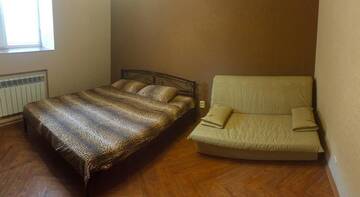 Фото номера Улучшенный четырехместный номер Гостиница Guest House On Nakhimova г. Ялта 2