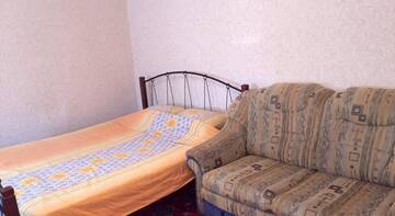 Фото номера Улучшенный четырехместный номер Гостиница Guest House On Nakhimova г. Ялта 6
