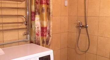 Фото номера Улучшенный четырехместный номер Гостиница Guest House On Nakhimova г. Ялта 3