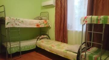 Фото номера Спальное место на двухъярусной кровати в общем номере для мужчин и женщин Гостиница Barabulka г. Ялта 2