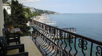 Фото номера Апартаменты с 2 спальнями Гостиница Guest House na Drazhinskogo г. Ялта 23