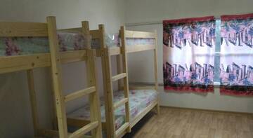 Фото номера Кровать в общем 8-местном номере Гостиница Gnezdyshko Hostel г. Ялта 2
