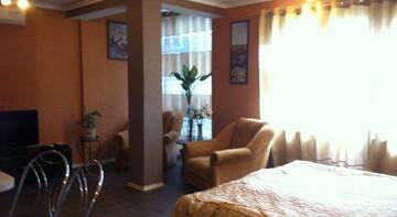 Фото номера Апартаменты с балконом Апартаменты Apartment Lavroviy Pereulok 5 г. Ялта 2