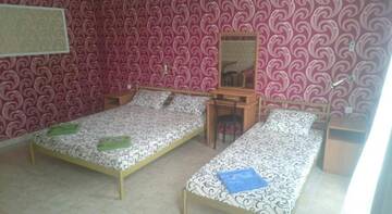 Фото номера Трехместный номер Гостевой дом Корона г. Ялта 2