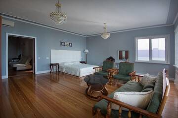 Фото номера  Апартаменты с балконом и видом на море Апарт-отель Yalta Voyage г. Ялта 3
