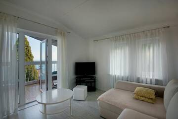 Фото номера Апартаменты с террасой Апарт-отель Yalta Voyage г. Ялта 3